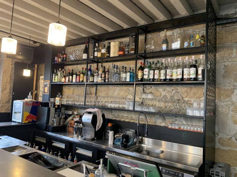 Réalisation d'un verrier en acier pour Bar sur Quai 22 à Lyon