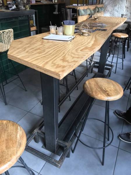 Conception d'une structure métallique en étagères pour un bar professionnel à Lyon