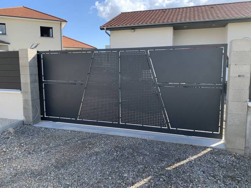 Portail coulissant en acier