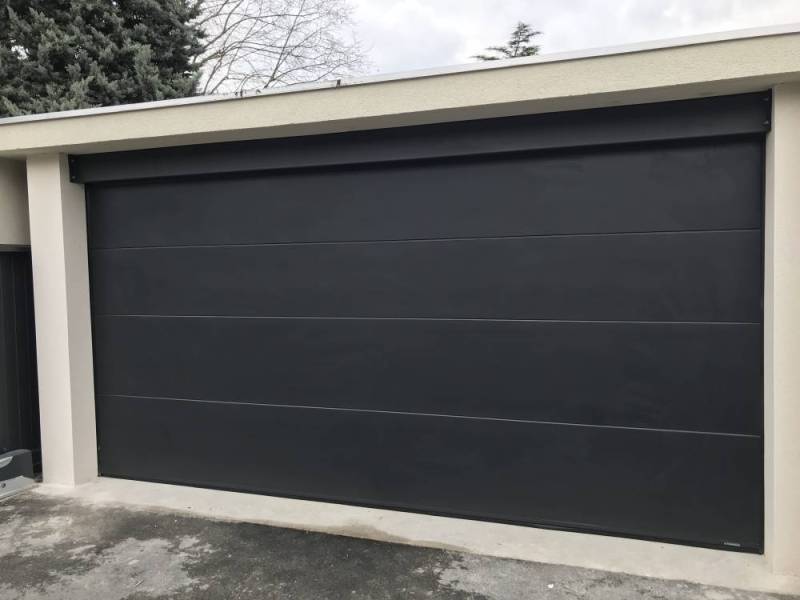 Conception et installation de porte de garage sectionnelle sur Grenoble en Isère