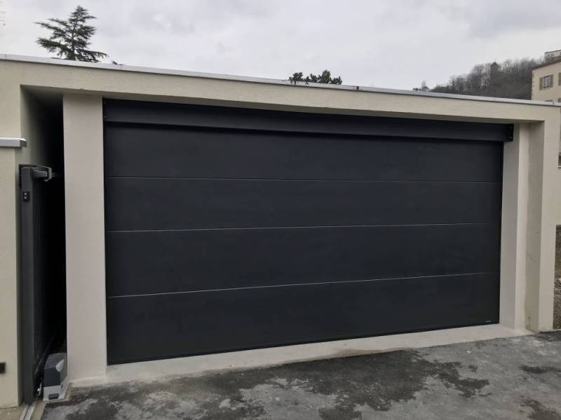 Conception et installation de porte de garage sectionnelle sur Grenoble en Isère