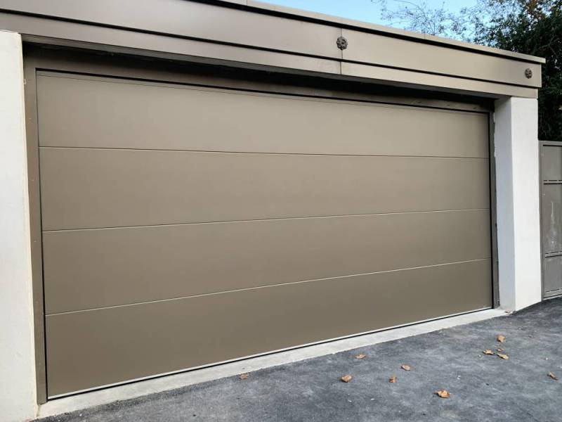 Création et pose de porte de garage sectionnelle sur Sainte Foy Les Lyon