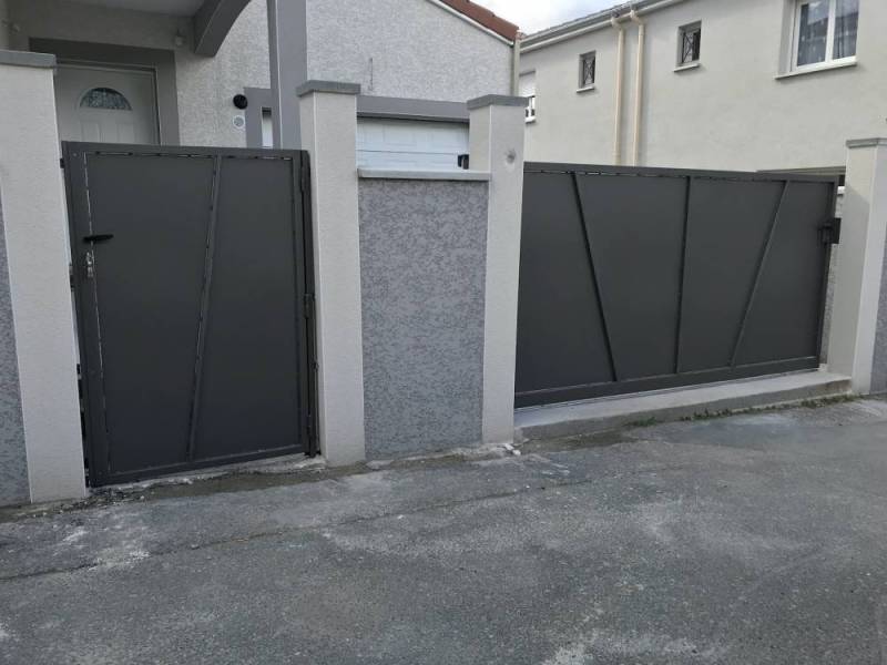 Conception de porte et portail coulissant en acier sur mesure à Lyon et en Rhône-Alpes