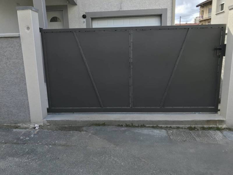 Conception de porte et portail coulissant en acier sur mesure à Lyon et en Rhône-Alpes