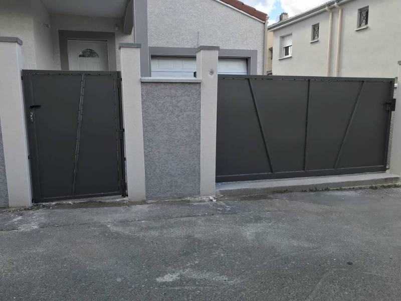 Conception de porte et portail coulissant en acier sur mesure à Lyon et en Rhône-Alpes