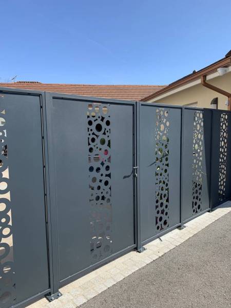 Portillon en acier au découpe laser à Tassin la Demi Lune dans l'ouest de Lyon