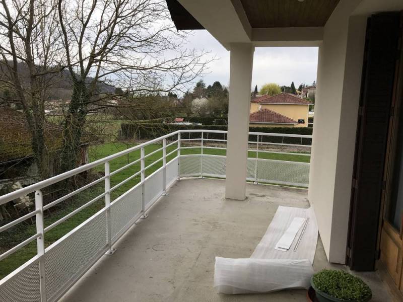 Garde-corps extérieure en acier thermolaqué blanc à Villeurbanne près de Lyon