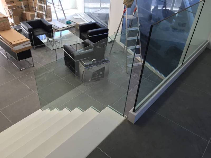 Garde-corps intérieur en verre pour escalier à Ecully près de Lyon