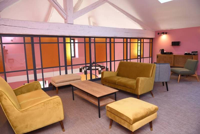 Verrière vintage sur une mezzanine à Genas