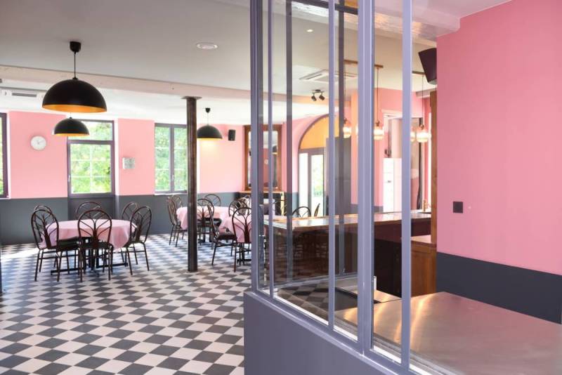 Verrière vintage sur une mezzanine à Genas