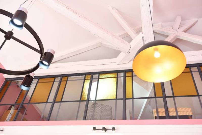 Verrière vintage sur une mezzanine à Genas