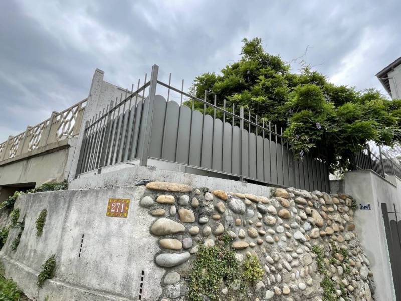 Portillon et garde-corps tôlé en acier sur Caluire près de Lyon