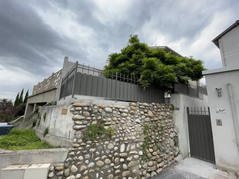 Portillon et garde-corps tôlé en acier sur Caluire près de Lyon