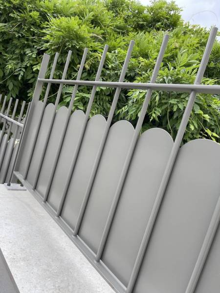 Portillon et garde-corps tôlé en acier sur Caluire près de Lyon