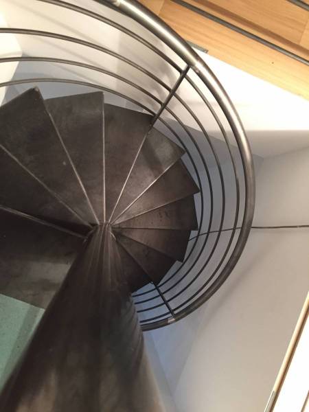 Escalier hélicoïdal en acier à Lyon