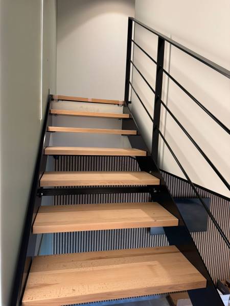 Escalier acier et bois sur mesure Vaulx en Velin
