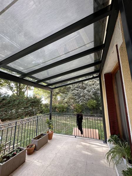 Pergola en acier Fleurieu sur Saône