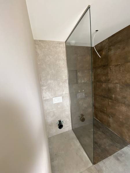 Pose de paroi de douche sur mesure sur Rillieux La Pape dans le Rhone