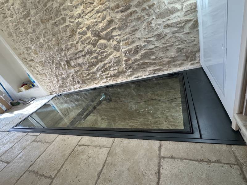 Fabrication d’une trappe de cave vitrée motorisée à Bourgoin-Jallieu (Isère)