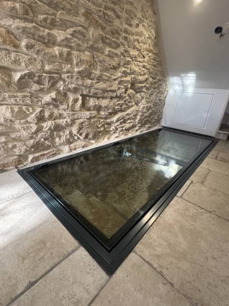 Fabrication d’une trappe de cave vitrée motorisée à Bourgoin-Jallieu (Isère)