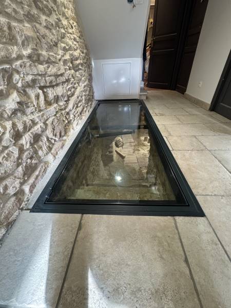 Fabrication d’une trappe de cave vitrée motorisée à Bourgoin-Jallieu (Isère)