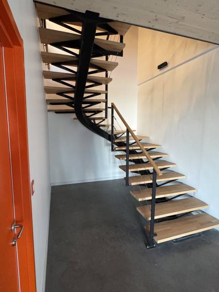 Escalier limon central marche bois Saint Étienne de Crossey