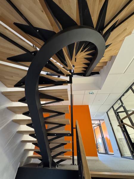 Escalier limon central marche bois Saint Étienne de Crossey