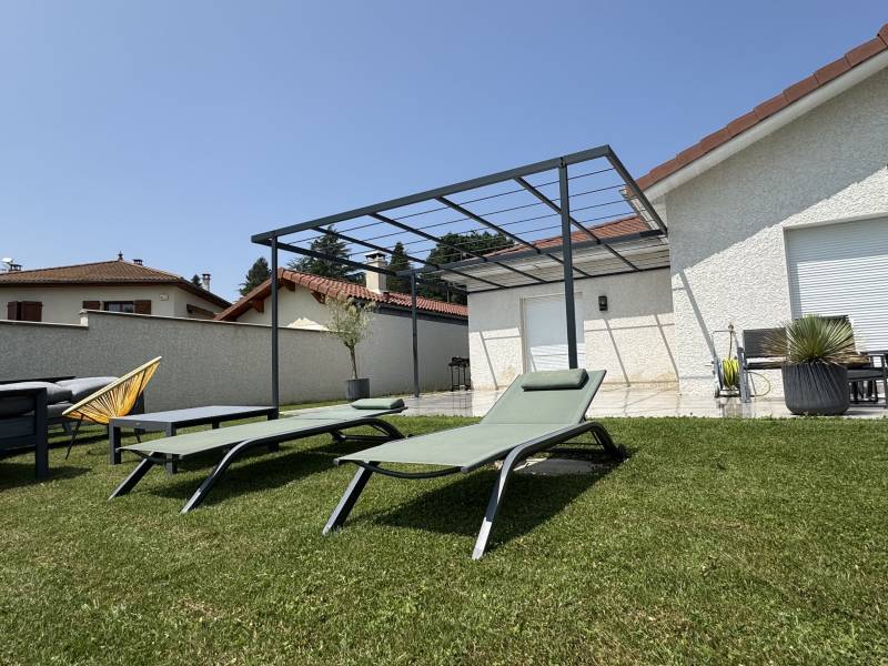 Pergola structure acier pour Canisse à Bourgoin Jallieu