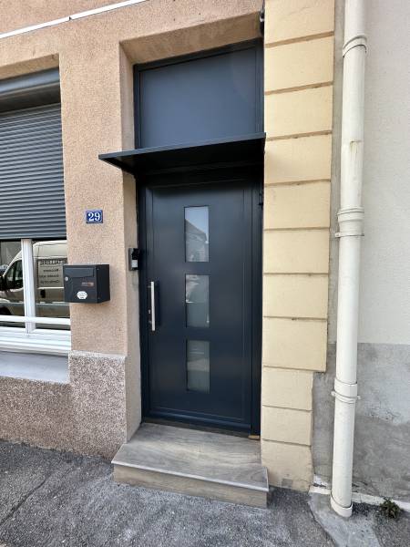 Porte d'entrée en acier sur mesure Lyon