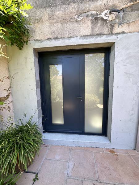 Porte d'entrée en acier sur mesure Lyon