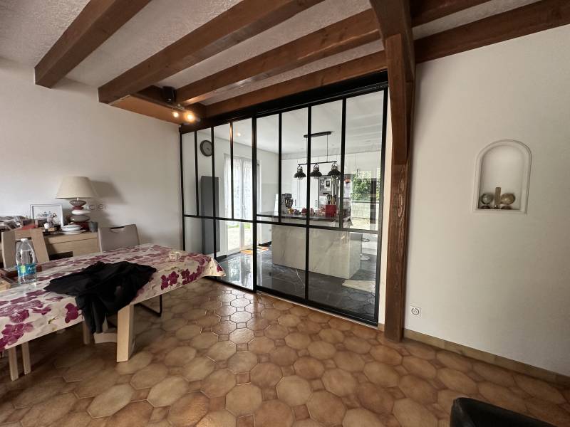 Verrière coulissante cuisine en acier sur mesure – Saint-André-le-Gaz (Isère)