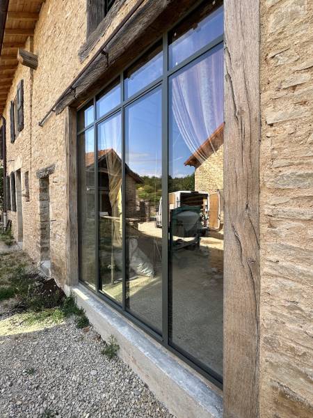 Fenêtres acier Jansen Arte à Crémieu (Isère)