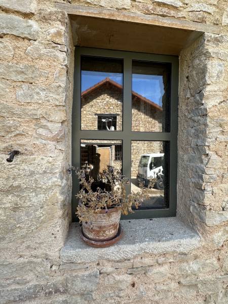 Fenêtres acier Jansen Arte à Crémieu (Isère)