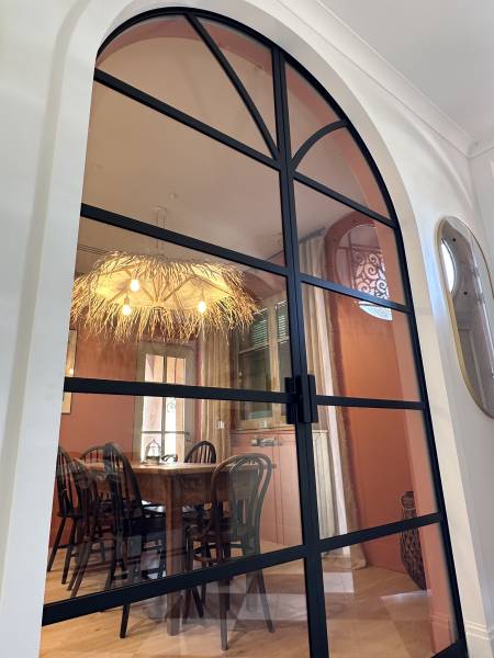 Porte en acier coulissant sur mesure aux Issambres