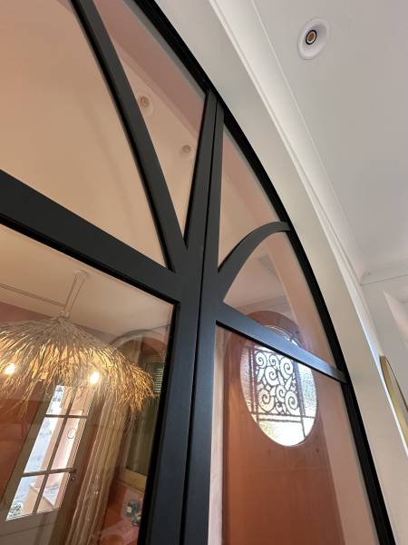 Porte en acier coulissant sur mesure aux Issambres