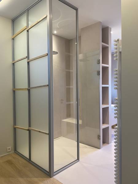 Pose de paroi de douche sur mesure sur Rillieux La Pape dans le Rhone