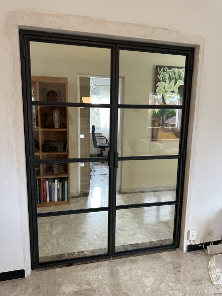 Verrière et portes vitrées en acier sur mesure à Saint-Julien-en-Genevois