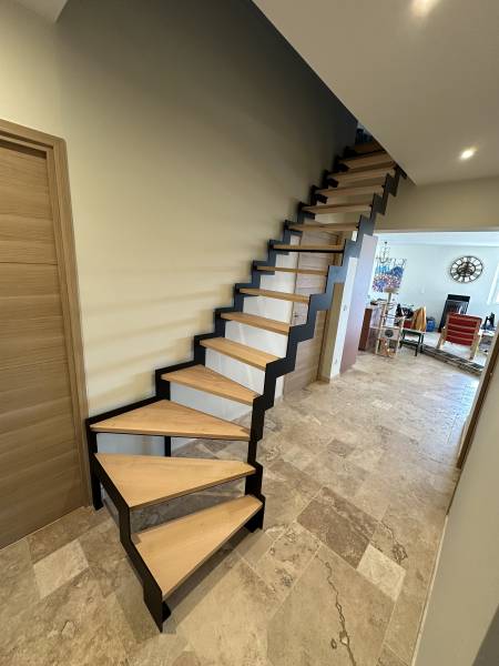 Escalier acier et bois en quart tournant à Annemasse