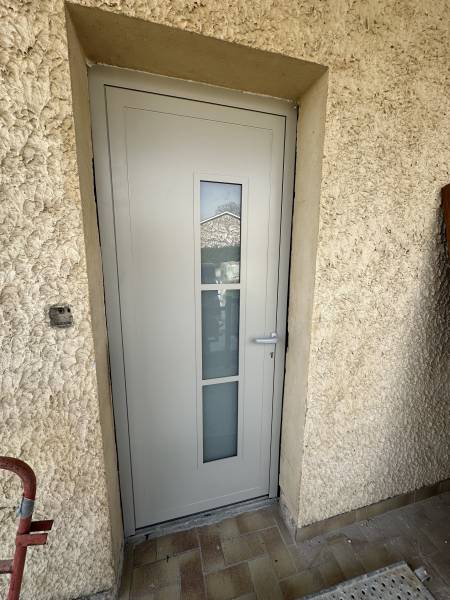 Porte d'entrée en acier sur mesure Lyon