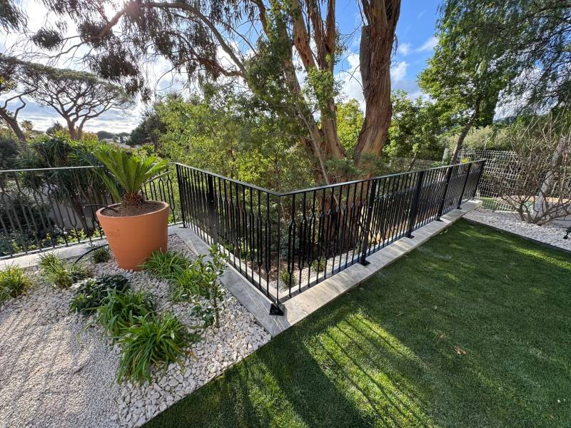 Garde-corps en acier sur mesure aux Issambres