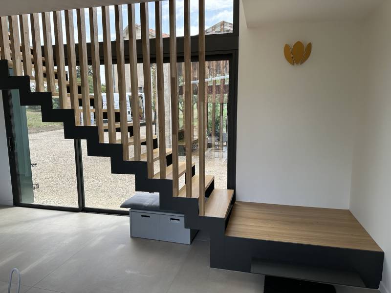 Escalier en acier limon en crémaillère sur mesure à Charly près de Lyon 69