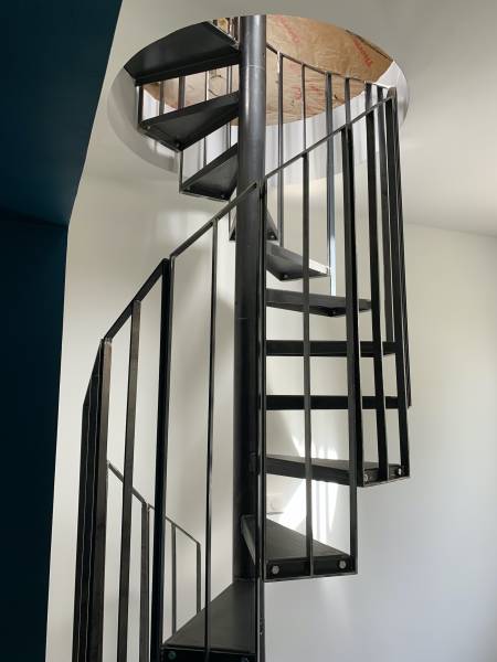 Escalier hélicoïdal en acier brut à Caluire et Cuire